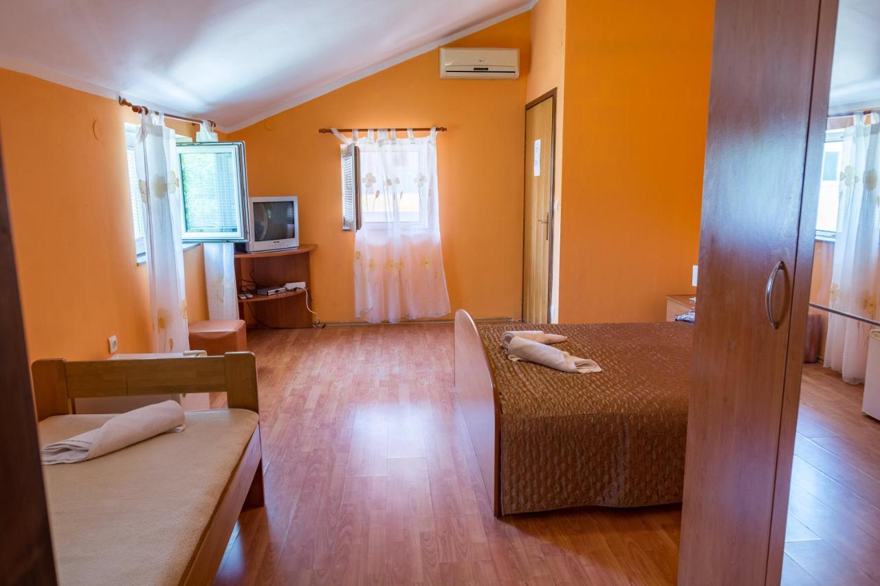 Pag Marina Rooms & Apartment Pag Town Exterior foto