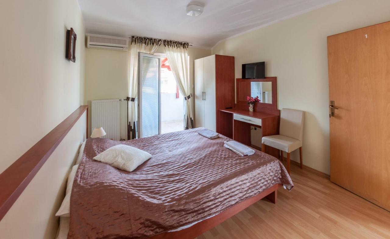 Pag Marina Rooms & Apartment Pag Town Exterior foto